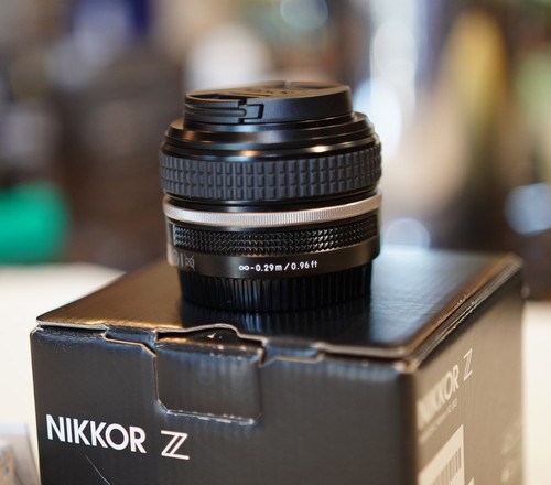 Nikon nikkor 40mm 2 - f/2, se